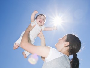 Baby-expose-to-the-sun-for-vitamin-D